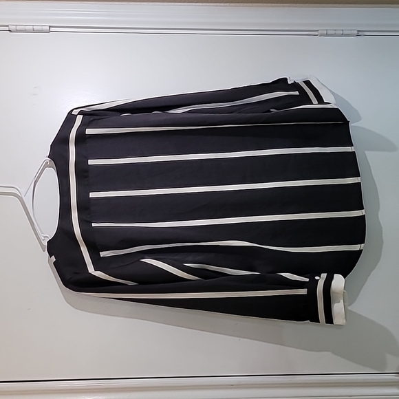 Vince Camuto Women's Longsleeve Blouse Size Medium  Black & White - Picture 2 of 9